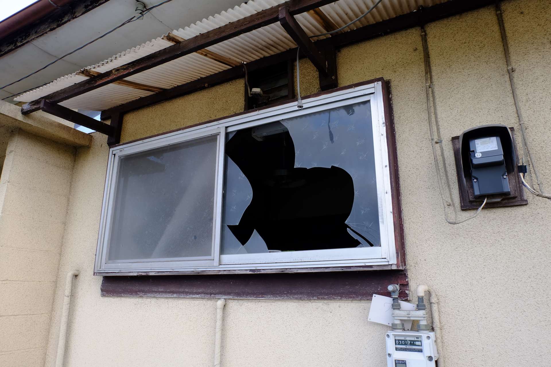窓ガラスや玄関サッシの不具合に大阪市で対応しております